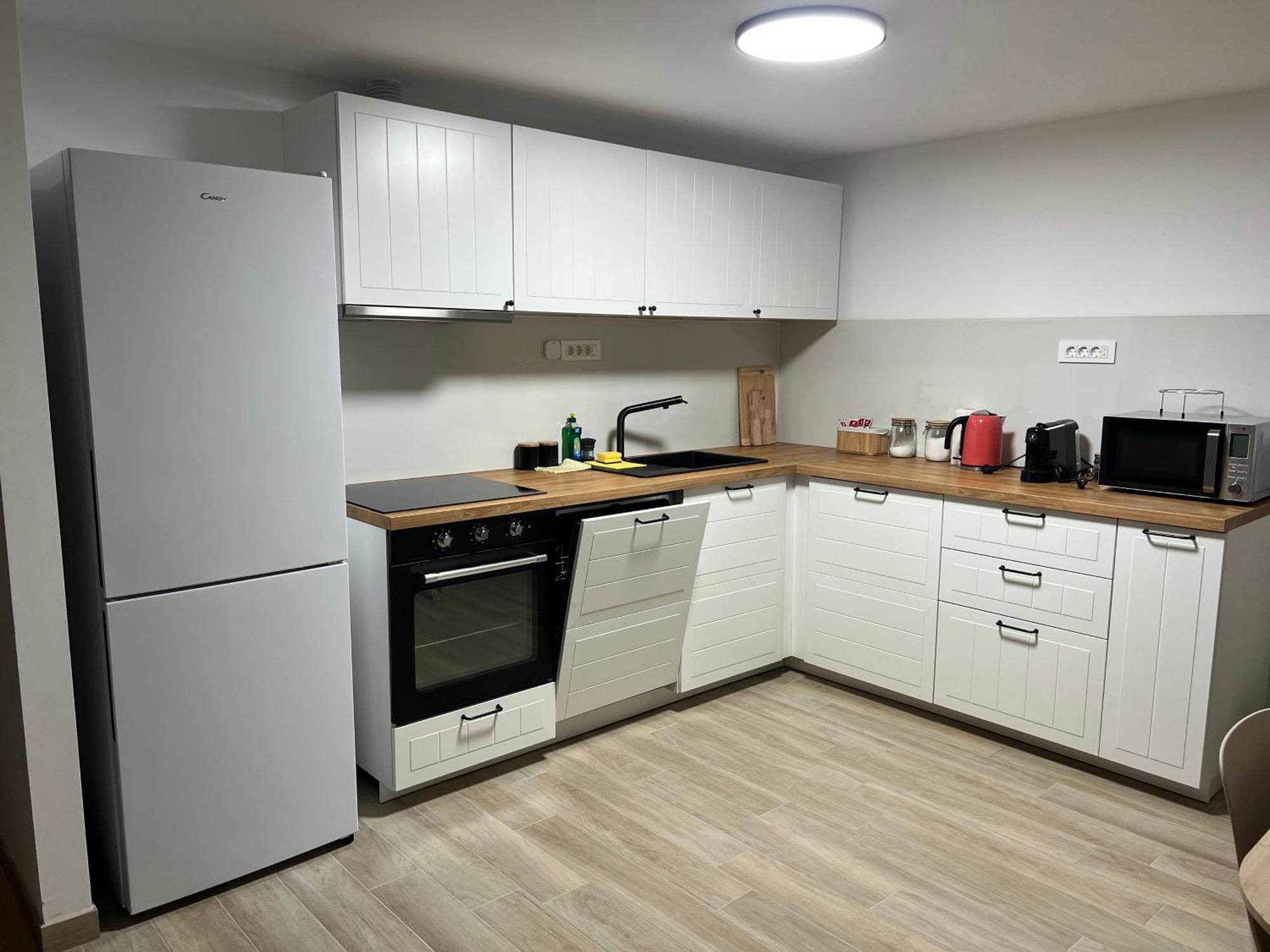 Lady Di Appartement Makarska Buitenkant foto